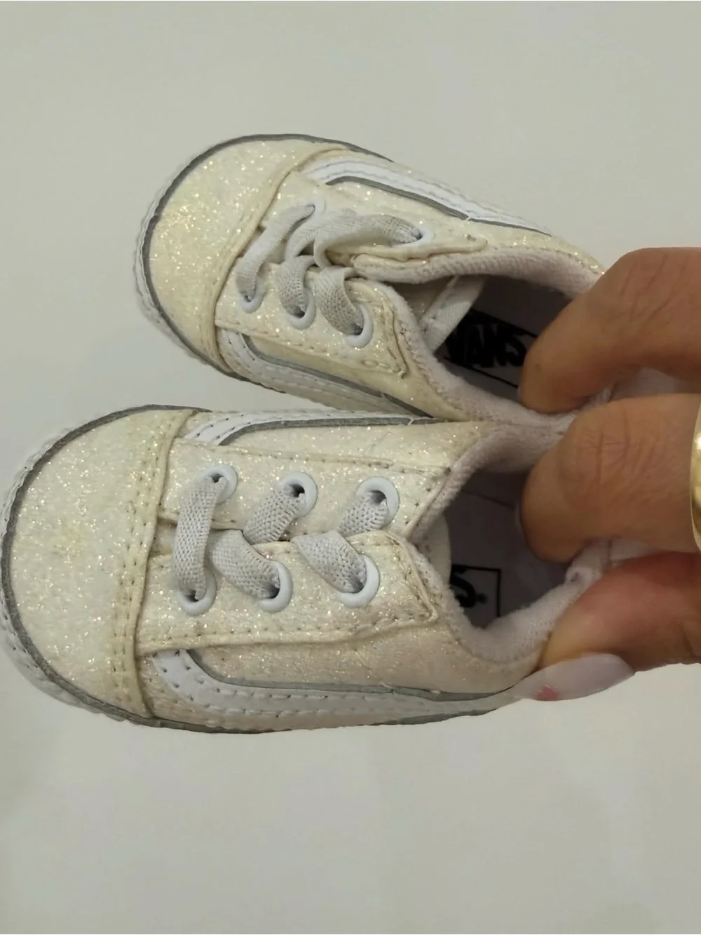 VANS Sparkle Low-Top Sneaker in Cream